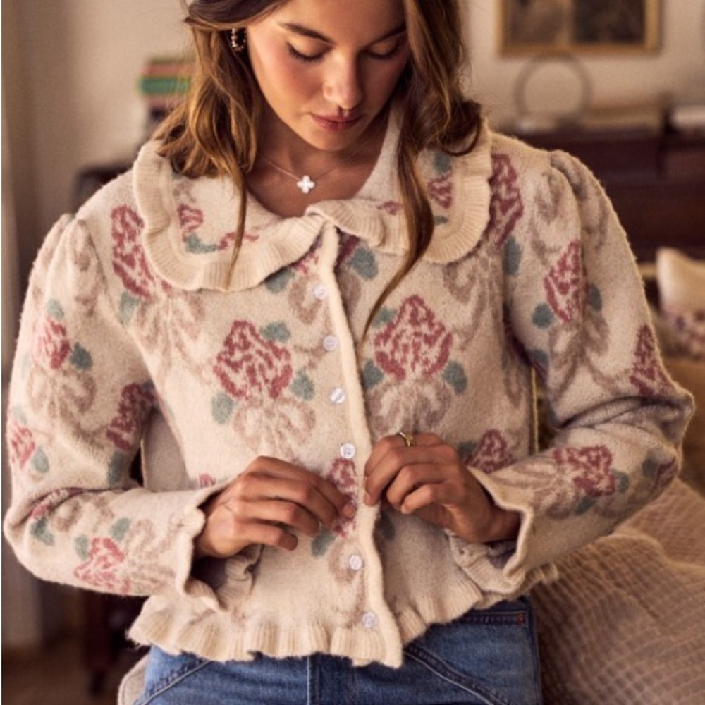 FLORAL PATTERNED RUFFLED COQUETTE BUTTON DOWN
SWEATER CARDIGAN - Picture 8 of 9